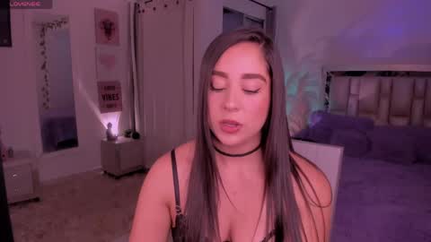 Snapshot of sussy_bell_ chatting on May 13, 1:03 am sussy_bell_ online show from May 13, 1:03 am
