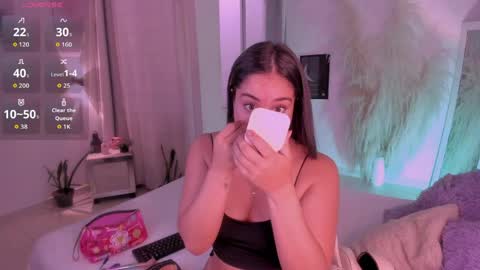 Snapshot of sussy_bell_ chatting on May 25, 7:09 pm sussy_bell_ online show from May 25, 7:09 pm