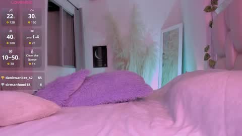 Snapshot of sussy_bell_ chatting on May 27, 1:57 am sussy_bell_ online show from May 27, 1:57 am