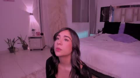 Snapshot of sussy_bell_ chatting on June 13, 11:35 pm sussy_bell_ online show from June 13, 11:35 pm
