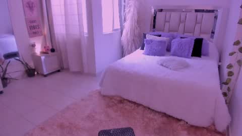 Snapshot of sussy_bell_ chatting on July 1, 6:51 pm sussy_bell_ online show from July 1, 6:51 pm