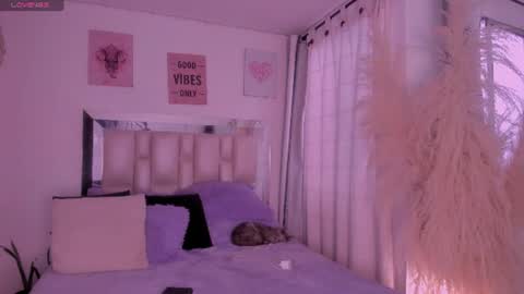Snapshot of sussy_bell_ chatting on July 27, 6:15 pm sussy_bell_ online show from July 27, 6:15 pm
