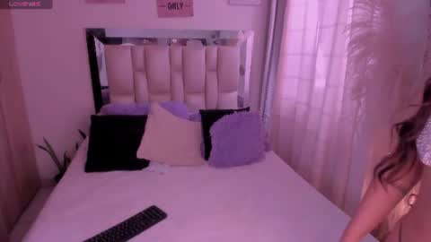 Snapshot of sussy_bell_ chatting on July 31, 8:08 pm sussy_bell_ online show from July 31, 8:08 pm