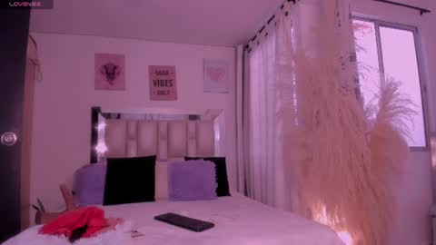 Snapshot of sussy_bell_ chatting on August 1, 10:08 pm sussy_bell_ online show from August 1, 10:08 pm