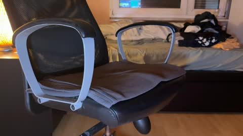 Snapshot of sutlac90 chatting on December 23, 1:18 am sutlac90 online show from December 23, 1:18 am