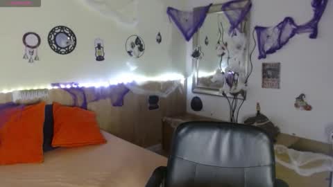 Snapshot of suxxxy_ chatting on October 31, 2:07 pm Suxxxy online show from October 31, 2:07 pm