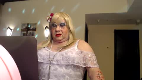 My name is Sissy or more fully Suzanna Aprilia Maria Mariquita Catarina Chinita Banci. Soy una puta - que chimba ladybug online show from December 13, 9:20 pm