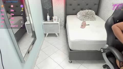Snapshot of suzetmonaco chatting on May 28, 7:33 pm S U Z E T online show from May 28, 7:33 pm