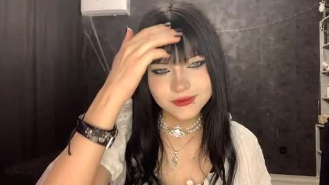 EmilySuonn online show from April 22, 5:43 am