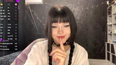 EmilySuonn online show from May 12, 6:32 am