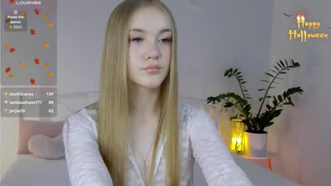 Suzi online show from October 18, 1:34 pm