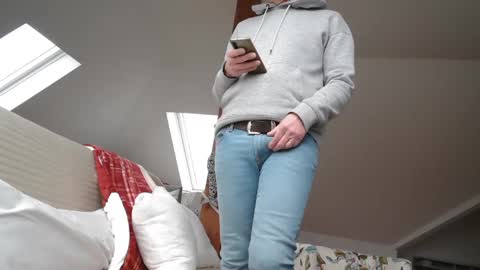 Snapshot of suzisshowboyxl chatting on December 27, 1:07 pm Mmaxime1 online show from December 27, 1:07 pm