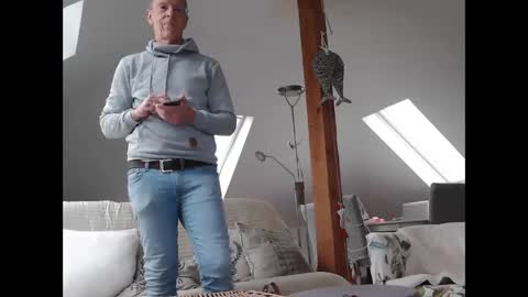 Snapshot of suzisshowboyxl chatting on December 22, 10:12 am Mmaxime1 online show from December 22, 10:12 am