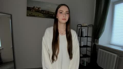 Snapshot of suzy_pictures_ chatting on December 16, 7:57 am Sabrina online show from December 16, 7:57 am