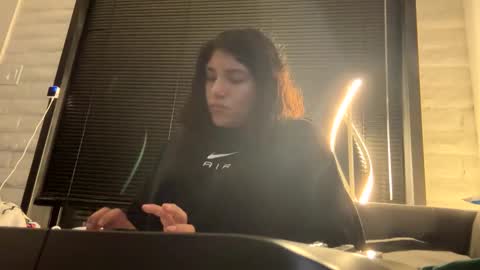 Suzy online show from November 22, 4:22 am