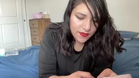 Snapshot of suzyishellawet chatting on April 5, 7:22 pm Suzy online show from April 5, 7:22 pm