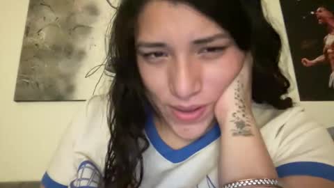 Snapshot of suzyishellawet chatting on April 15, 3:35 am Suzy online show from April 15, 3:35 am