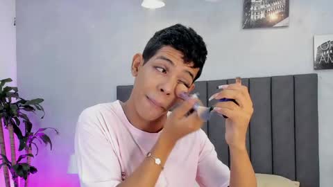 Snapshot of sven_basquiat chatting on June 7, 7:39 pm Sven online show from June 7, 7:39 pm
