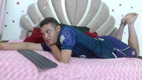 Snapshot of sven_fox723 chatting on May 18, 1:39 pm Sven online show from May 18, 1:39 pm