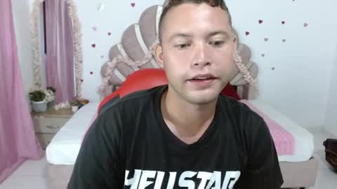 Snapshot of sven_fox723 chatting on June 5, 12:55 pm Sven online show from June 5, 12:55 pm