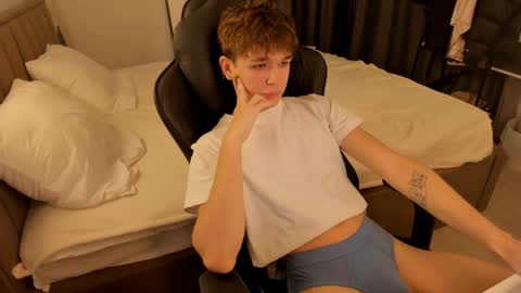 Nate 3 online show from December 30, 2:53 am