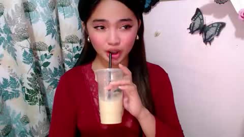Snapshot of swallow_cummersx chatting on May 4, 8:54 am Jasmine online show from May 4, 8:54 am