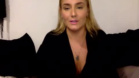 Snapshot of swedish_candii chatting on January 18, 4:37 am Swedish Candii online show from January 18, 4:37 am