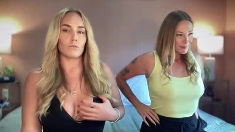 Snapshot of swedish_candii chatting on November 21, 9:57 pm Swedish Candii online show from November 21, 9:57 pm