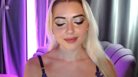 Snapshot of sweeet_angelll chatting on June 10, 9:25 pm sweeet angelll online show from June 10, 9:25 pm