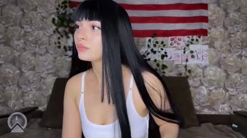 sweeet_strawwberies online show from October 18, 6:30 pm
