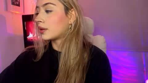Snapshot of sweeetbabyy22 chatting on August 4, 8:11 pm Valeria online show from August 4, 8:11 pm