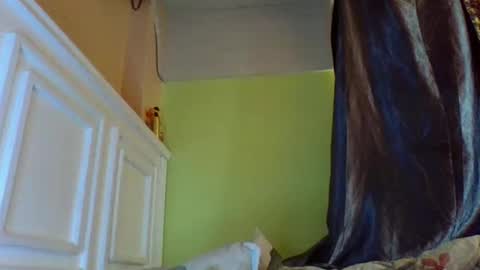 Snapshot of sweet52537 chatting on May 8, 10:09 am sweet52537 online show from May 8, 10:09 am