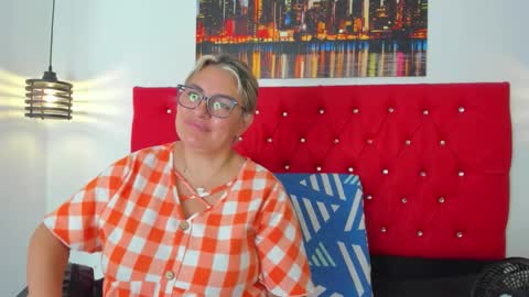 Snapshot of sweet__mature chatting on October 23, 4:39 pm Carolina online show from October 23, 4:39 pm