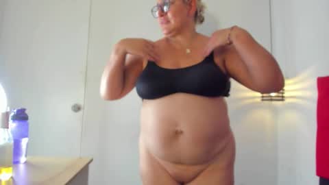 Snapshot of sweet__mature chatting on October 25, 6:57 pm Carolina online show from October 25, 6:57 pm