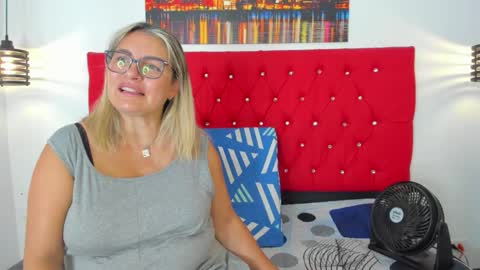 Snapshot of sweet__mature chatting on November 23, 5:02 pm Carolina online show from November 23, 5:02 pm