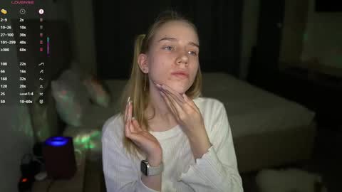 Snapshot of sweet__michelle chatting on November 2, 9:06 pm Michelle online show from November 2, 9:06 pm