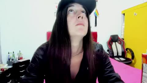 Snapshot of sweet__suck69bitch chatting on May 4, 4:52 am sweet__suck69bitch online show from May 4, 4:52 am