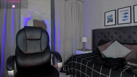 Snapshot of sweet__vanessa1 chatting on December 4, 4:11 am Vanessa online show from December 4, 4:11 am