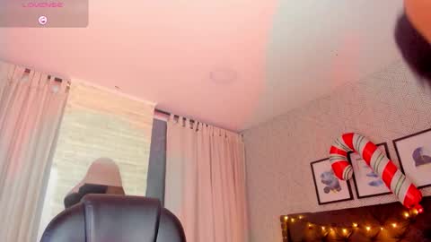 Snapshot of sweet__vanessa1 chatting on December 15, 4:17 am Vanessa online show from December 15, 4:17 am