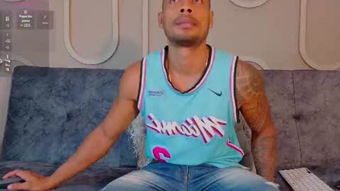 Snapshot of sweet_alessandro1 chatting on July 5, 1:18 pm alessandre online show from July 5, 1:18 pm