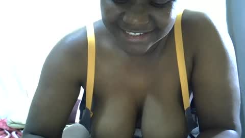 Snapshot of sweet_bellah66 chatting on June 27, 12:44 pm Bellah online show from June 27, 12:44 pm