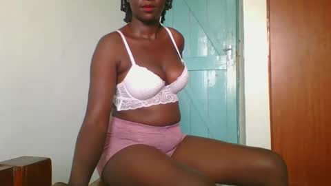 Snapshot of sweet_blackberry93 chatting on January 8, 7:24 am bella online show from January 8, 7:24 am