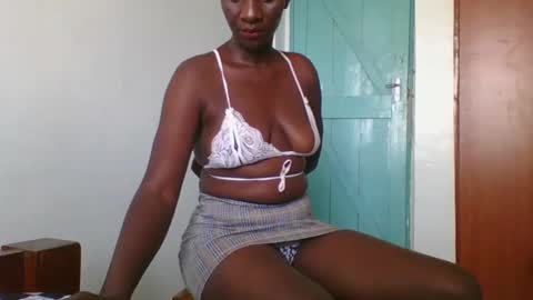 Snapshot of sweet_blackberry93 chatting on January 16, 8:22 am bella online show from January 16, 8:22 am