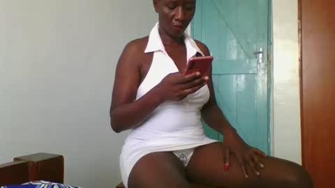 Snapshot of sweet_blackberry93 chatting on February 3, 6:56 am bella online show from February 3, 6:56 am