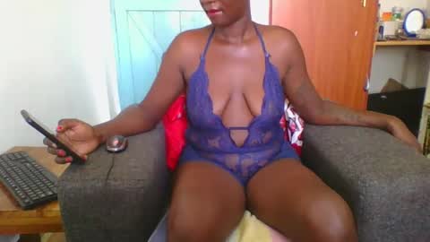 Snapshot of sweet_blackberry93 chatting on February 26, 2:14 pm bella online show from February 26, 2:14 pm