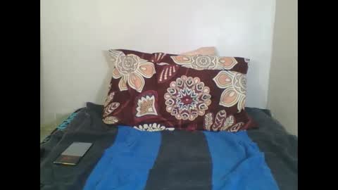 Snapshot of sweet_blackberry93 chatting on March 25, 2:39 am bella online show from March 25, 2:39 am