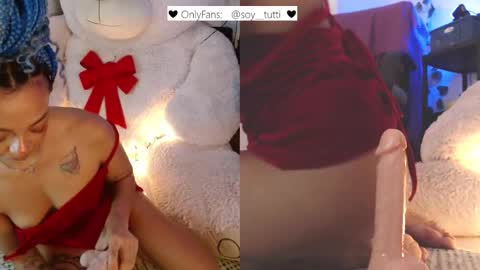 Snapshot of sweet_bluee chatting on December 1, 6:08 pm Tutti online show from December 1, 6:08 pm