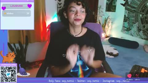 Snapshot of sweet_bluee chatting on November 22, 1:04 am Tutti online show from November 22, 1:04 am