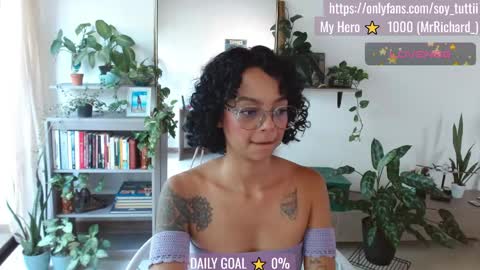 Snapshot of sweet_bluee chatting on May 22, 4:12 pm Tutti online show from May 22, 4:12 pm
