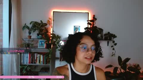 Snapshot of sweet_bluee chatting on May 27, 10:51 pm Tutti online show from May 27, 10:51 pm